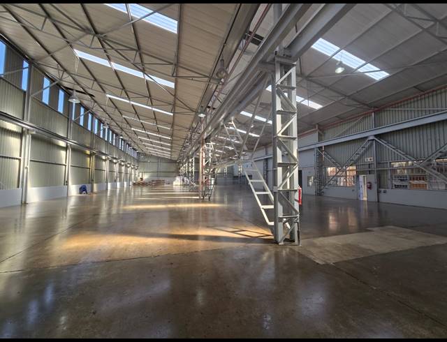 3,442M² WAREHOUSE TO LET IN DENVER